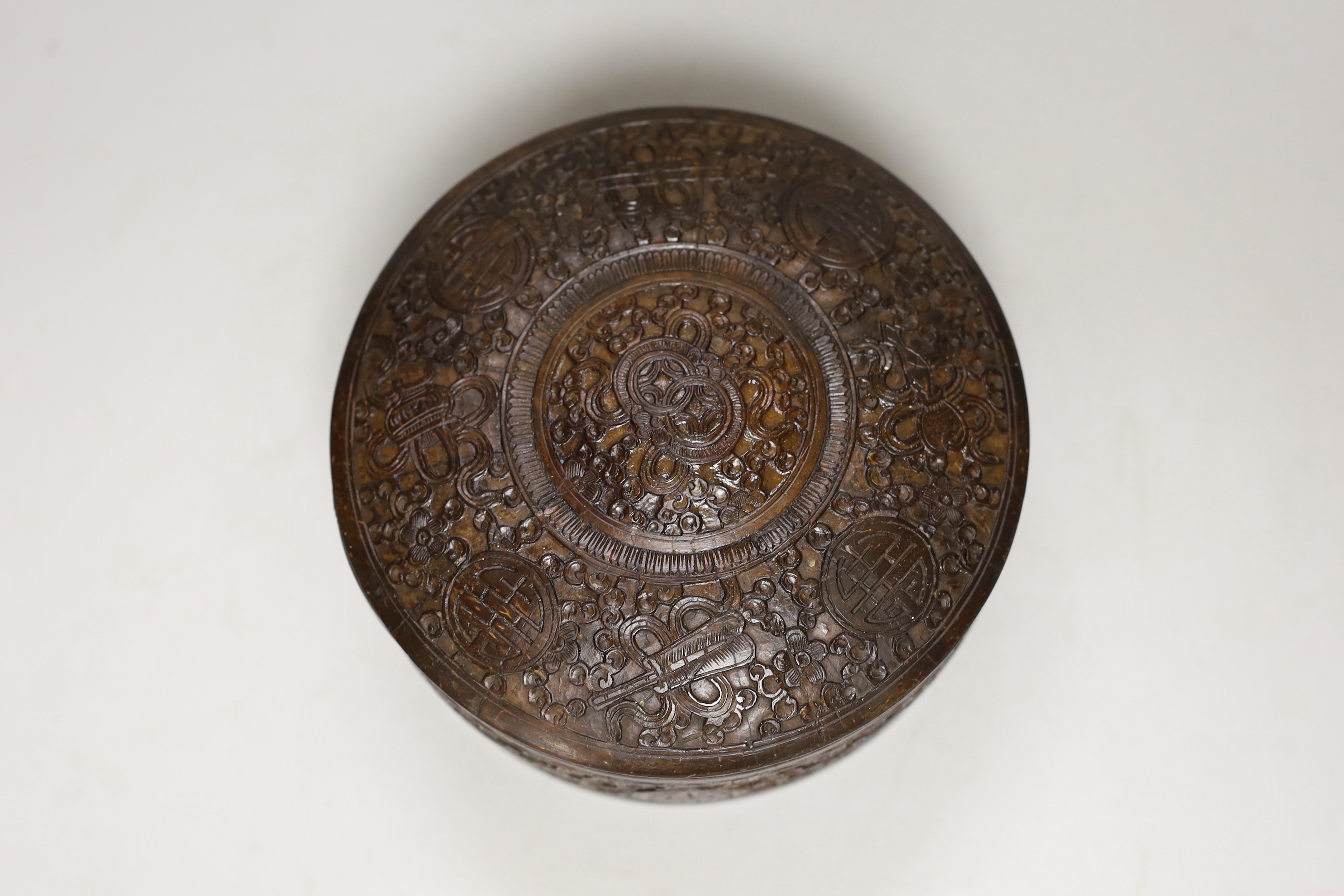 A Chinese carved huali wood 'anbaxian' box and cover, 20th century, 16cm diameter